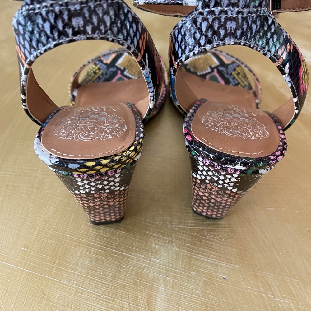 Vince Camuto snakeskin wedges - Picture 4 of 6